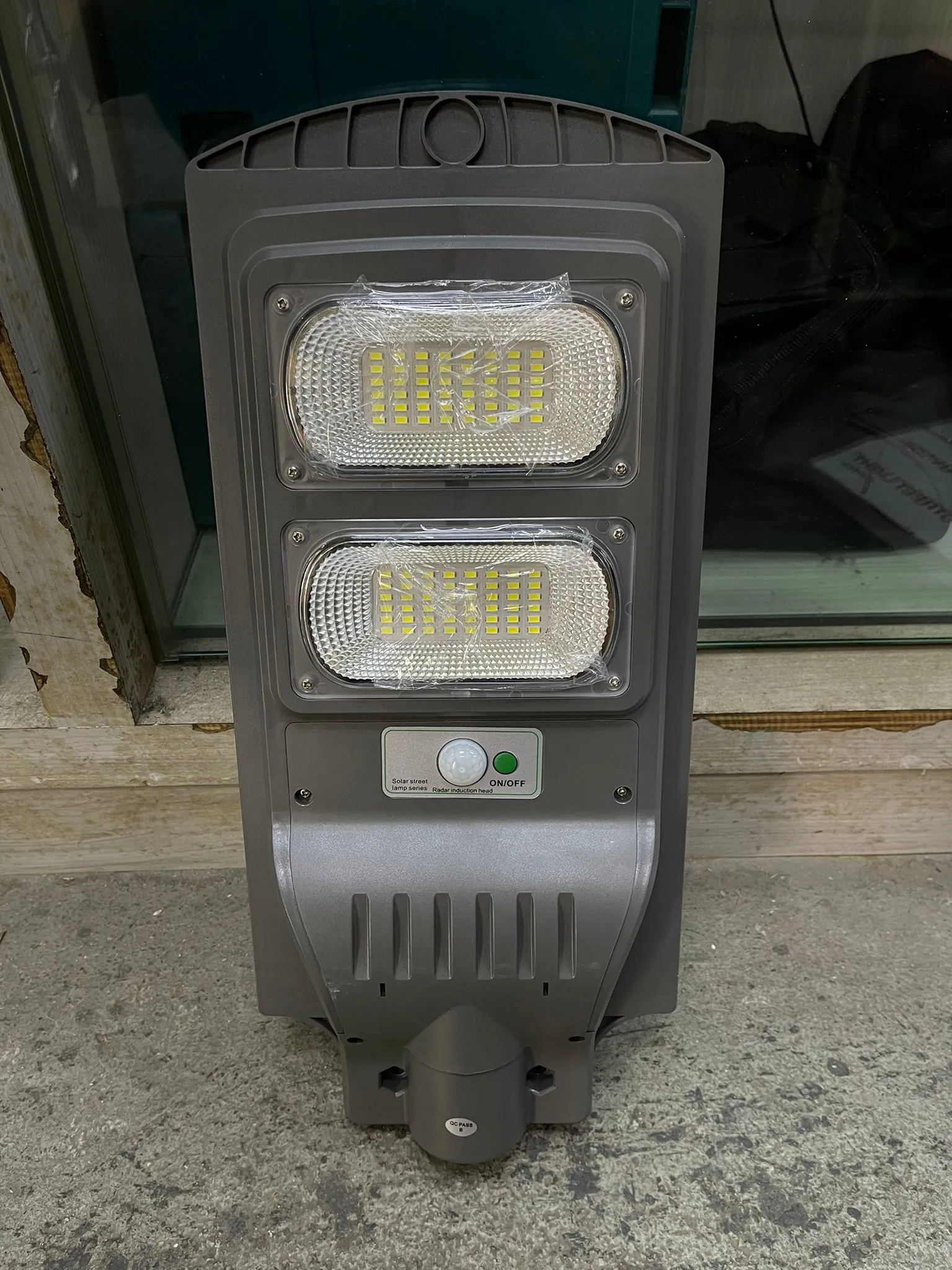 Aiko 60W Led Solar Lamp | Model : LED-GYSSLB60W