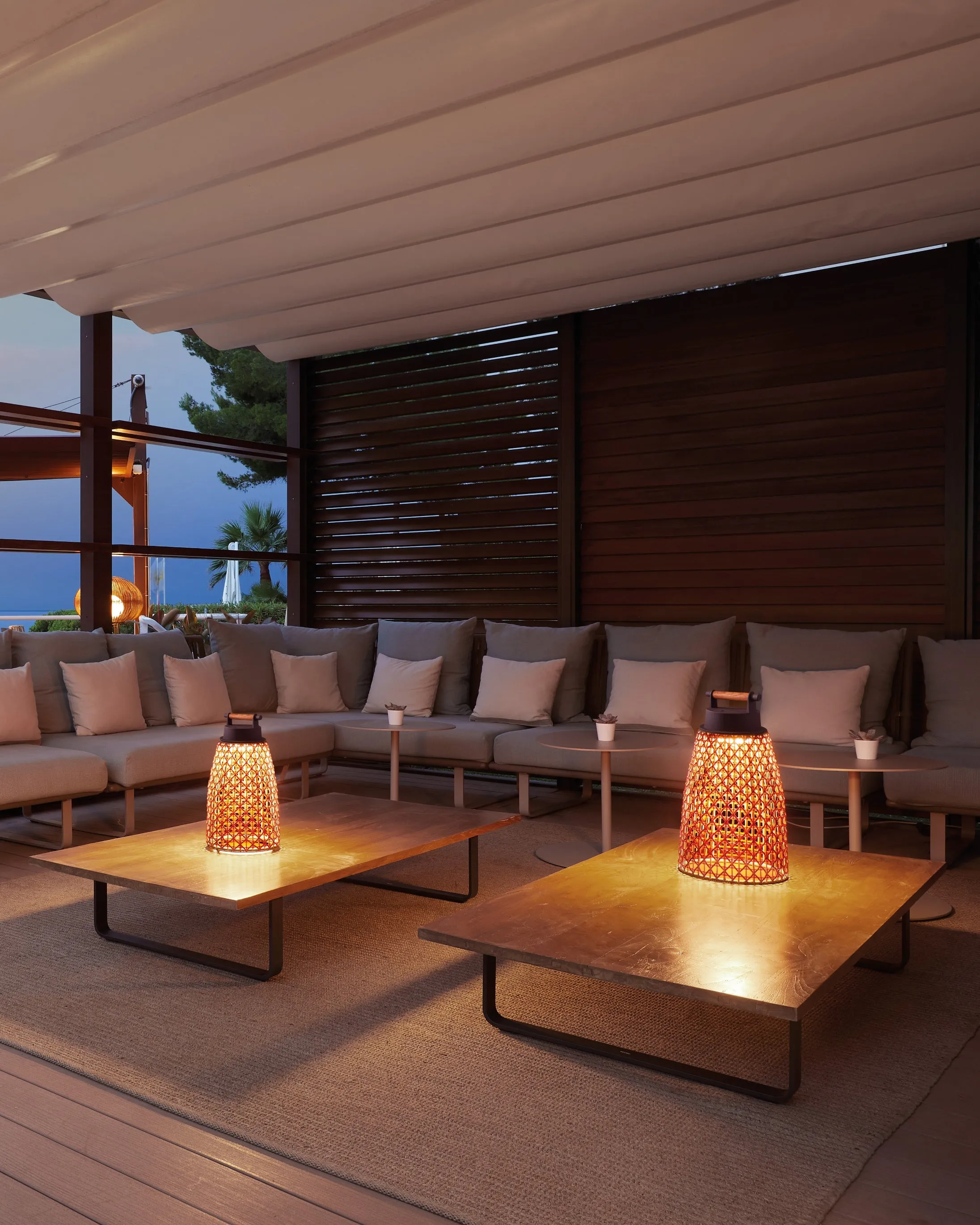 Exterior Woven Conical Portable Lamp