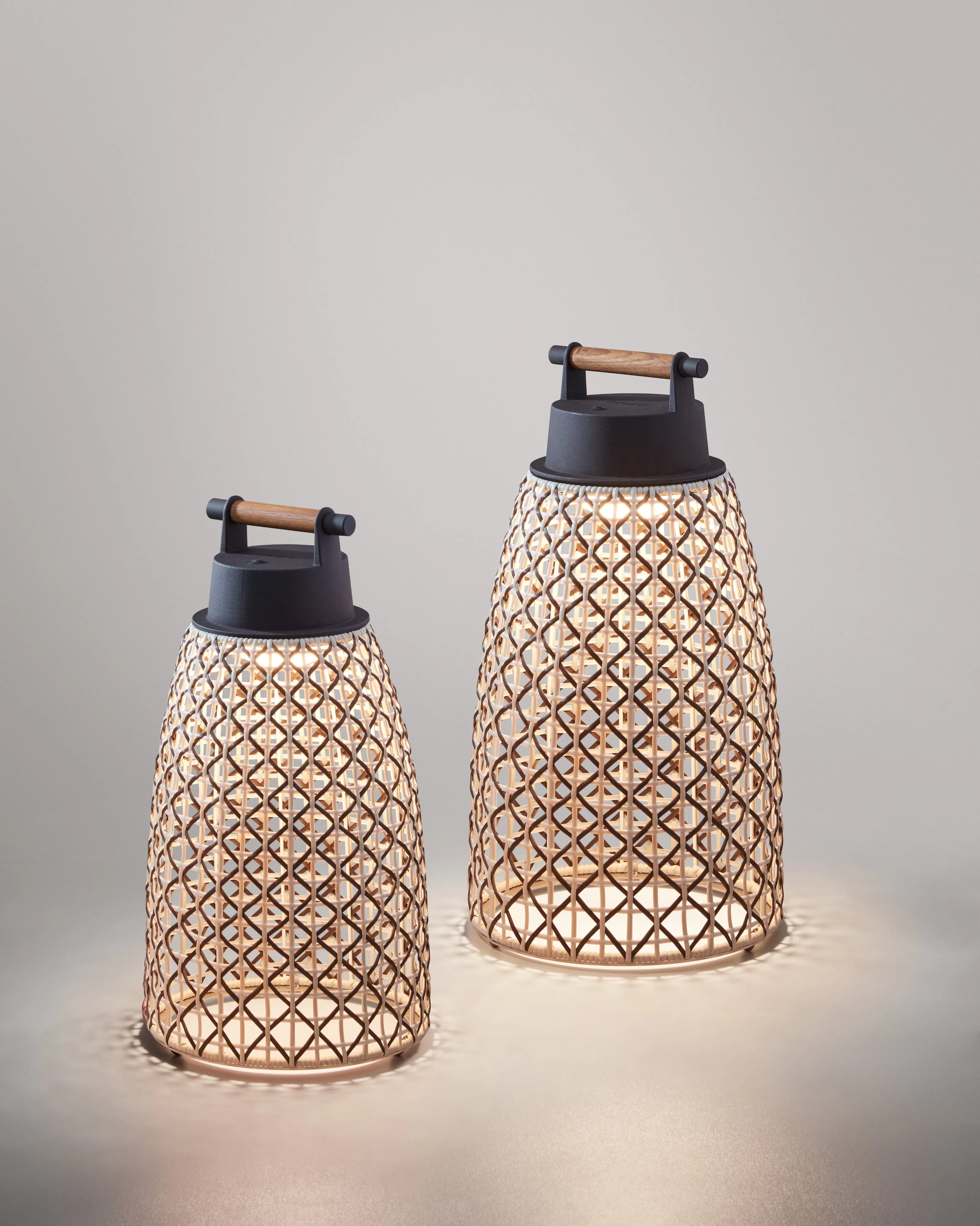 Exterior Woven Conical Portable Lamp