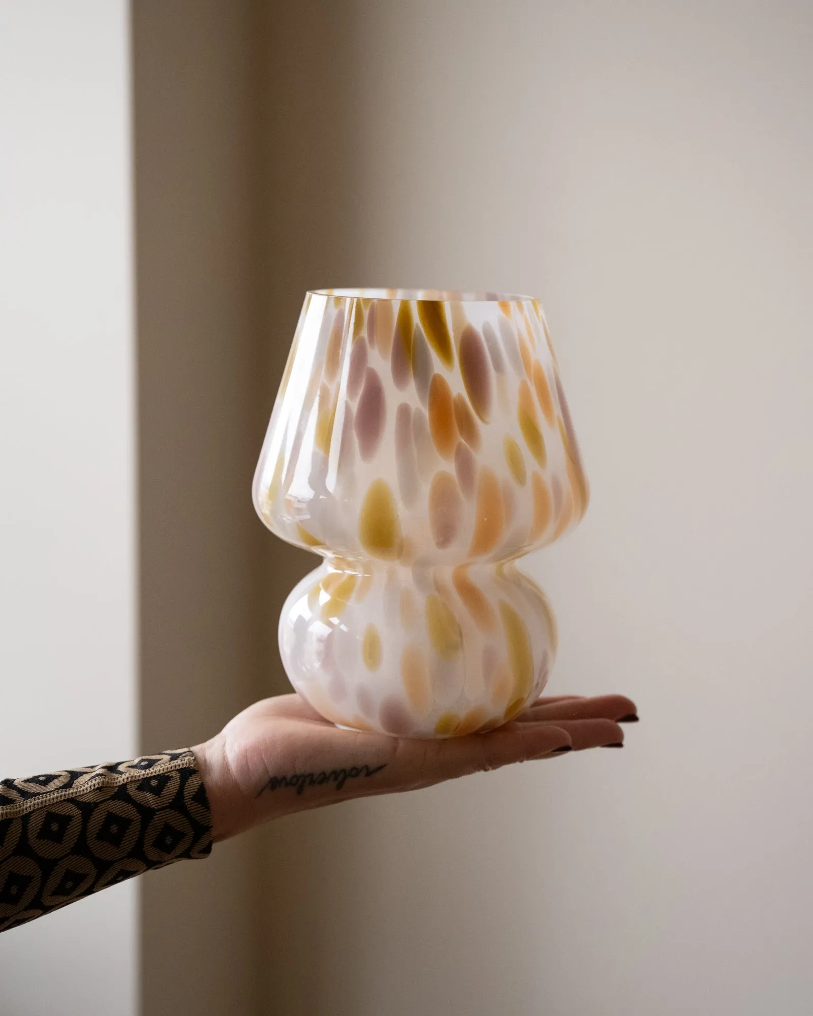 Wireless Table Lamp Joyful Yellow Rose
