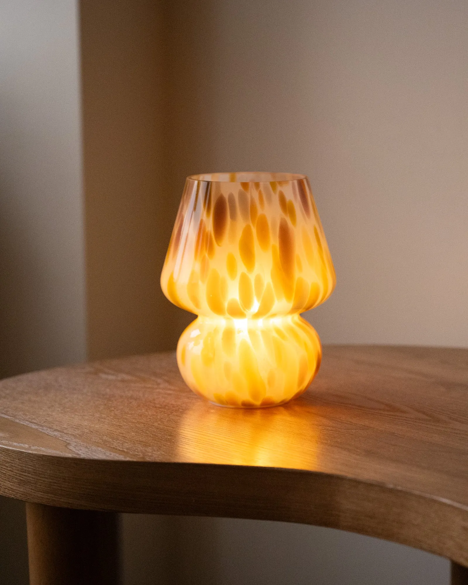 Wireless Table Lamp Joyful Yellow Rose